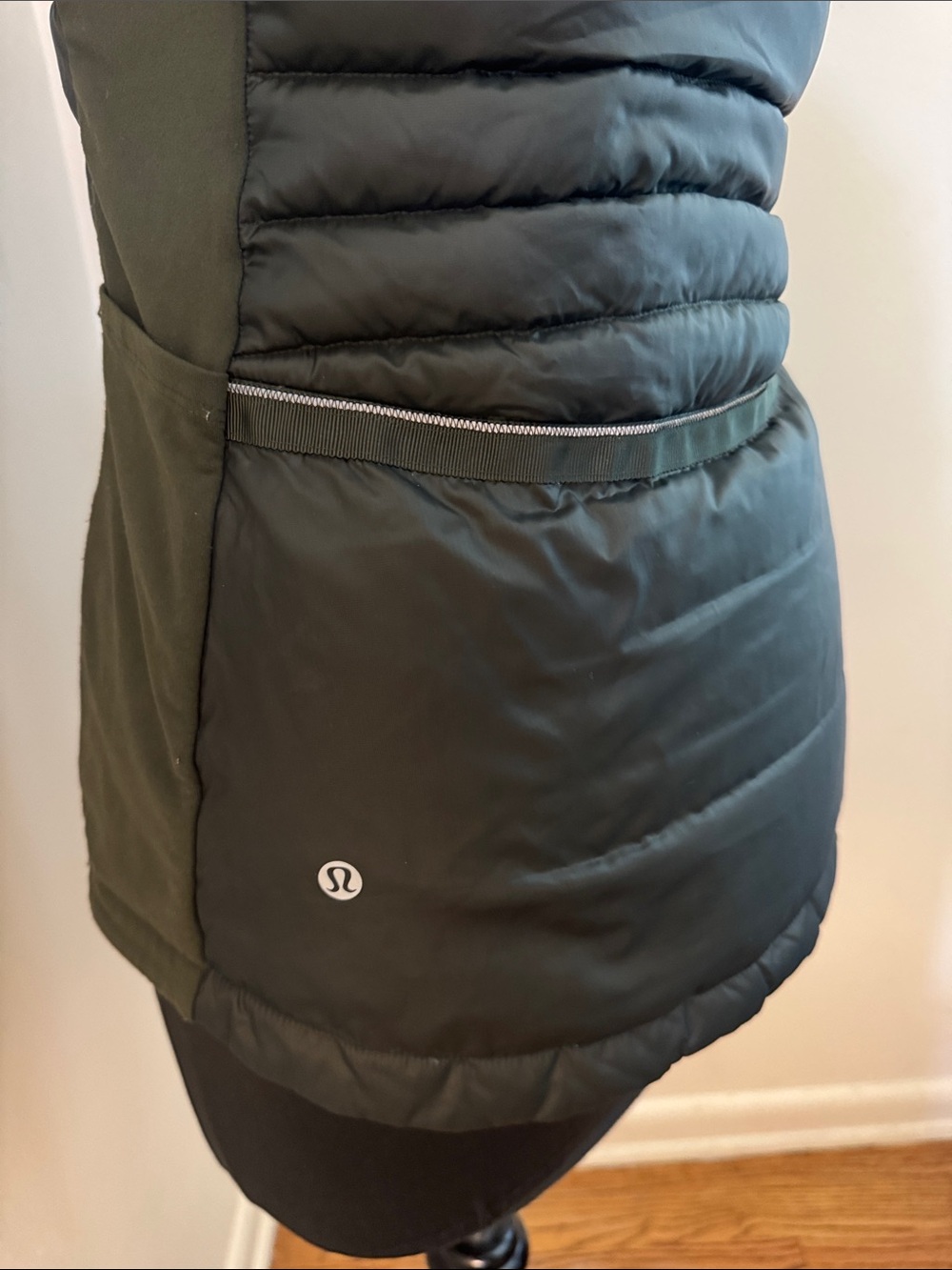 Lululemon | Women Down For A Run Vest II Size 6 Gator Green Reflective - Picture 5 of 7